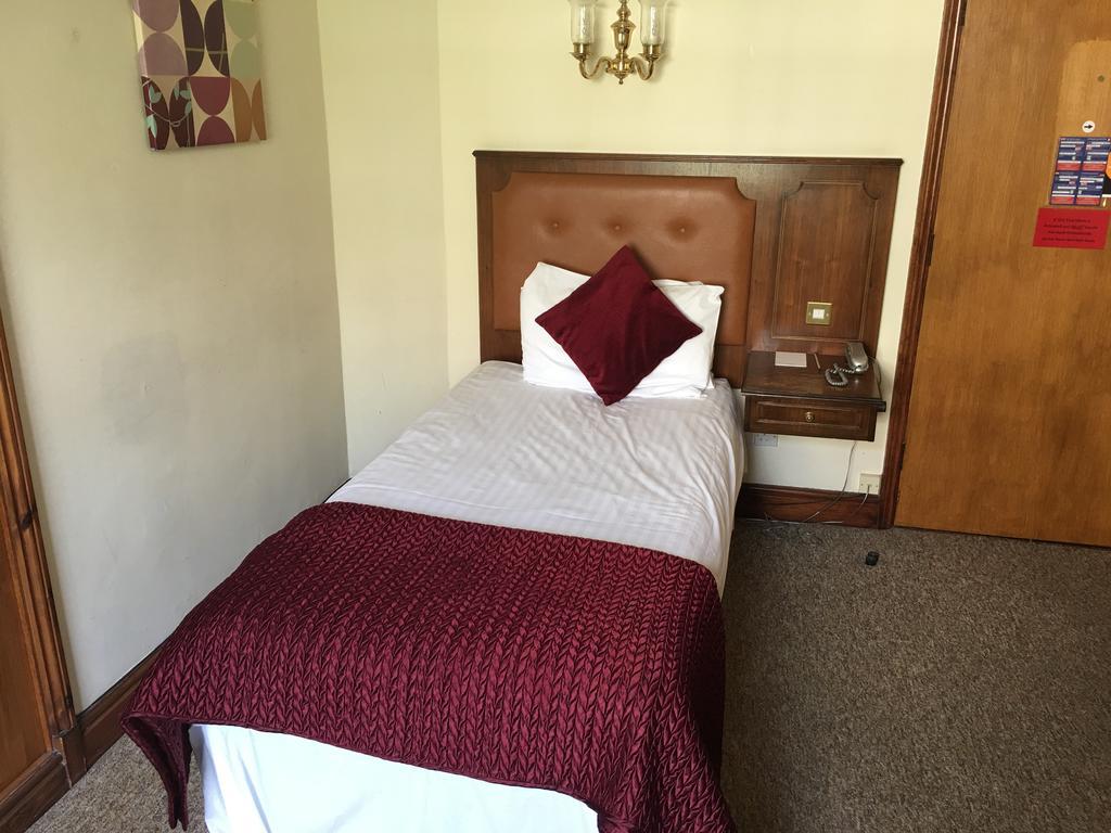 The Rutland Arms Hotel Newmarket  Szoba fotó